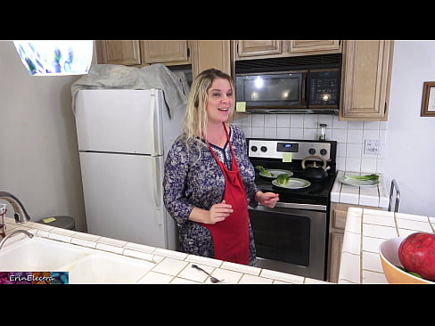 ❤️ Stepmom milking anjeunna di dapur saméméh tanggal na ️ video bangsat  dina su.tubsexercom.ru ❌